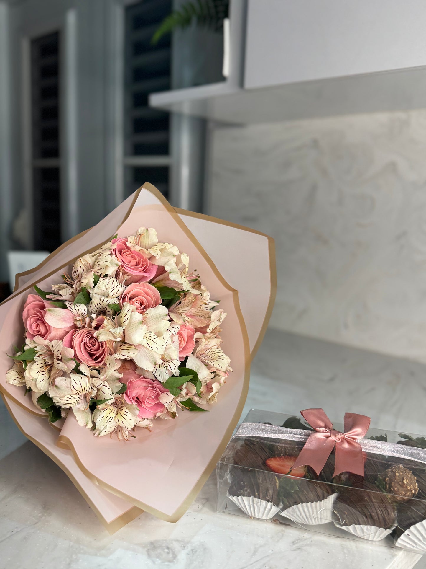 BUNDLE FLORES + FRESAS
